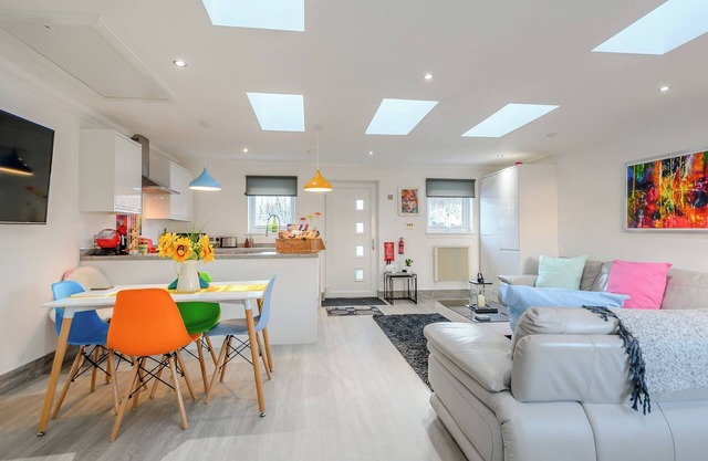 2 bedroom accommodation in Caldercruix, near Airdrie