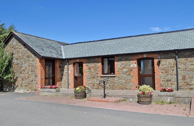 2 bedroom accommodation in Parkham, near Bideford