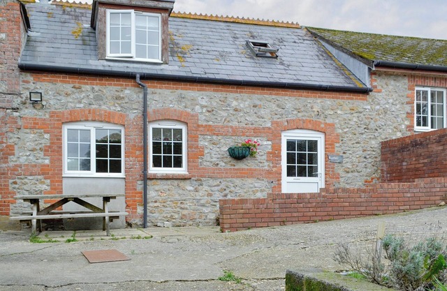 2 bedroom accommodation in Wootton Fitzpaine, near Charmouth