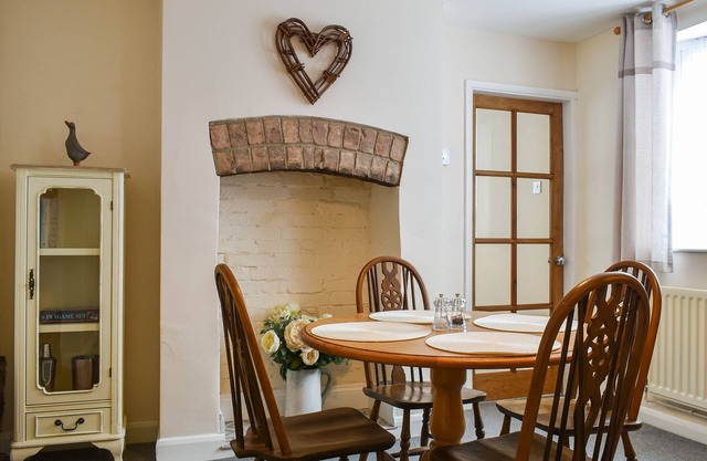 2 bedroom accommodation in Enderby