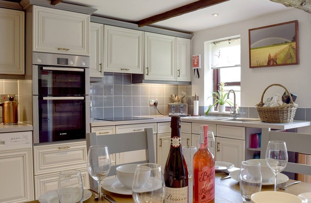 2 bedroom accommodation in Hickling