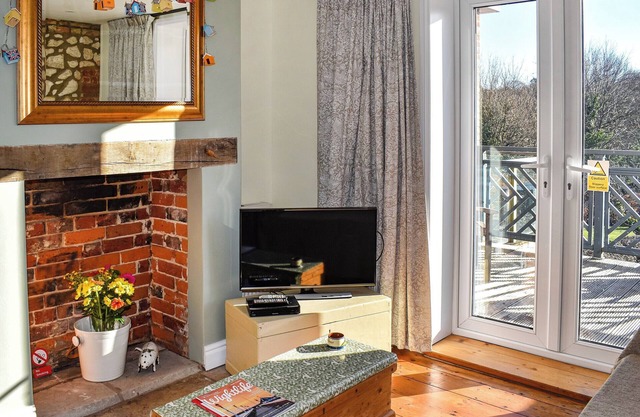 2 bedroom accommodation in Carisbrooke, Near Newport