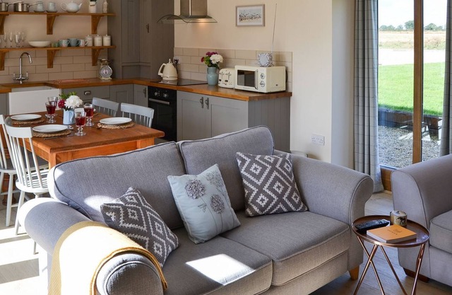 2 bedroom accommodation in Beighton, near Acle
