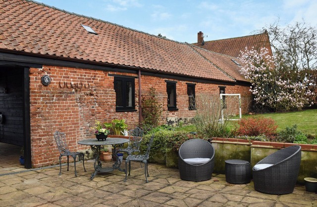 2 bedroom accommodation in Moulton St Mary, near Brundall