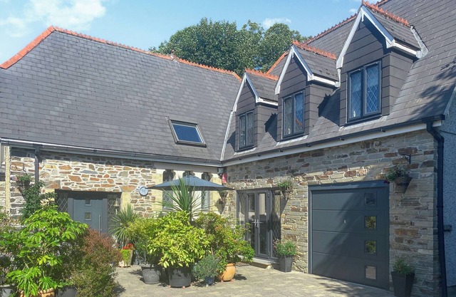 2 bedroom accommodation in Plympton, near Plymouth