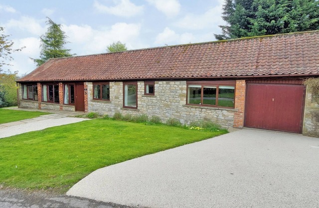 2 bedroom accommodation in Oswaldkirk, near Helmsley