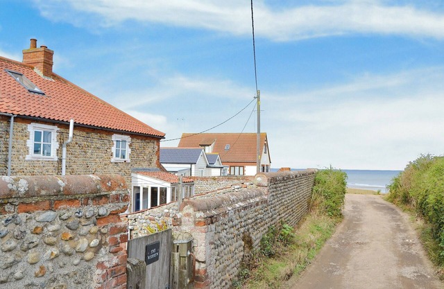 2 bedroom accommodation in Bacton