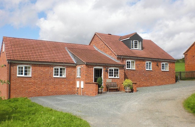 2 bedroom accommodation in Ledbury