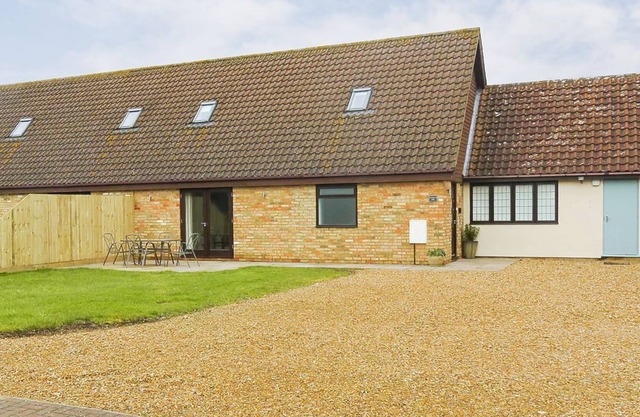 2 bedroom accommodation in Wyton