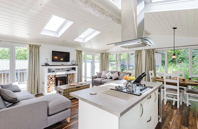 2 bedroom accommodation in Wootton Bridge, Nr Cowes