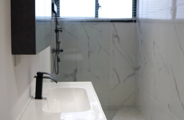 2 BEDROOM APART WITH ROOFTOP POOL