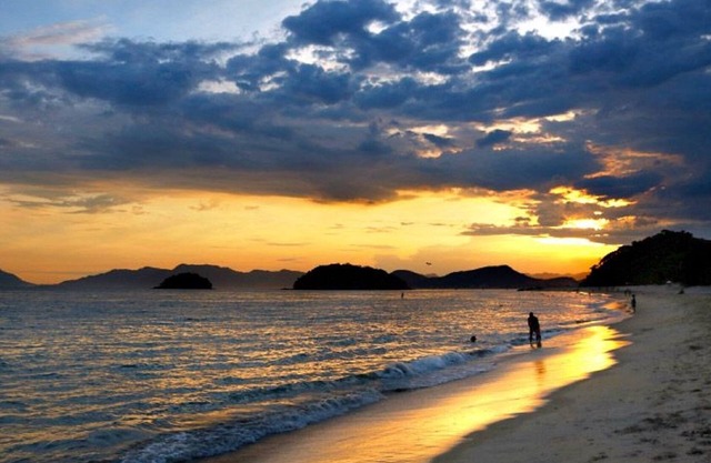 2 bedroom apartment, furnished, full kitchen, pool,