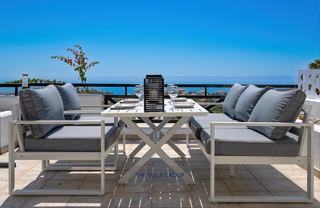 2 bedroom apartment - communal pool