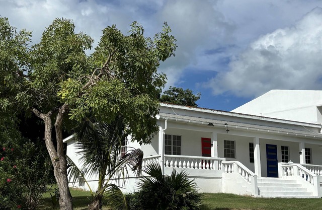 2-bedroom apartment in tranquil Osbourn with AC & WiFi. Enjoy your stay