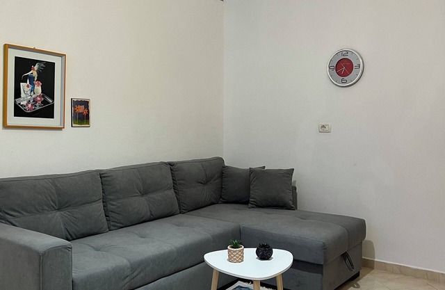 2-bedroom apartment in Durrës with AC/Parking