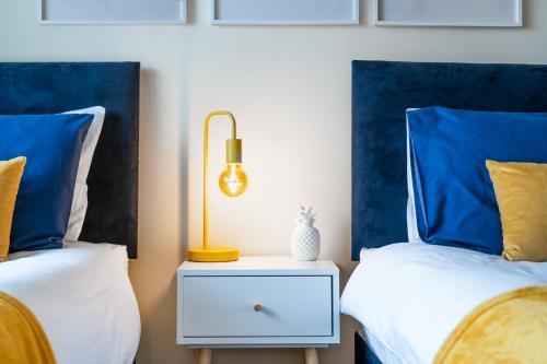 2 Bedroom Apartment in Hatfield - Gated Free Parking - Amazing for Contractors - Private Bathrooms - Near University & Business Park - Big savings on Longer Stays