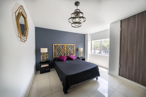 2 bedroom apartment - one block from Lleras park, P1