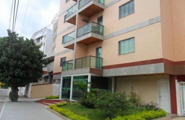 2-bedroom apartment (one en-suite), near Praia do Forte, elevator and Wi-Fi