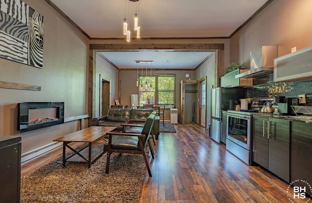 2-Bedroom apartment (D1), walk to Main Street