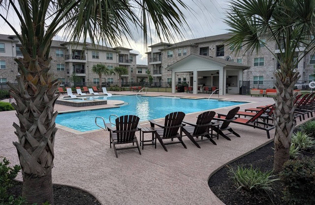 2-bedroom apartment in brilliant Texas City with fitness room, AC, WiFi
