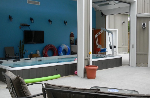 2 Bedroom Apartment With Pool West Side