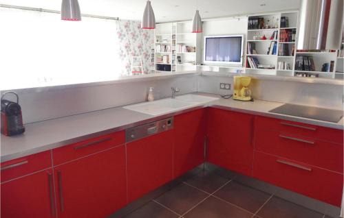 2 Bedroom Awesome Apartment In Sauvian