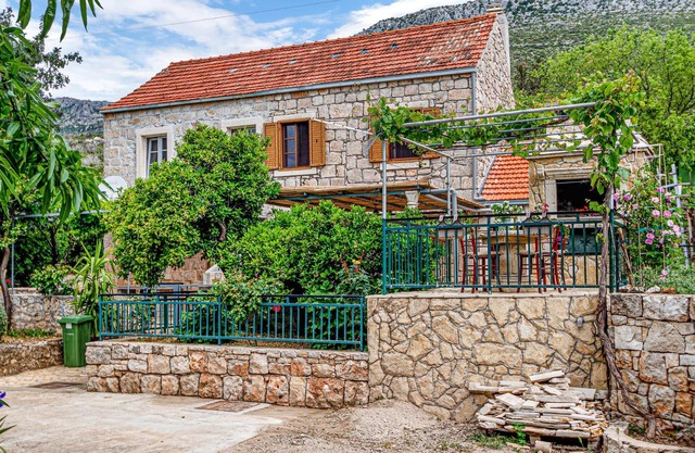 2 bedroom awesome home in Orebic