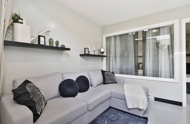 2 Bedroom Basement Hotel Suite Ideal for 6 ppl 105