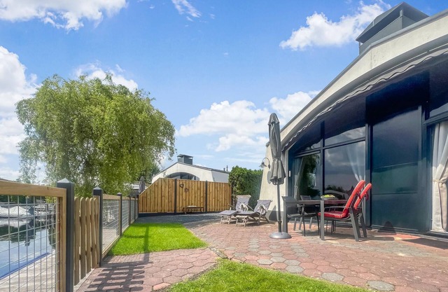 2 bedroom beautiful home in Lemmer