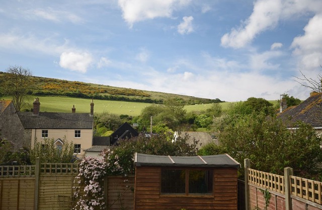 2 bedroom Bungalow in Lulworth Cove - DC076