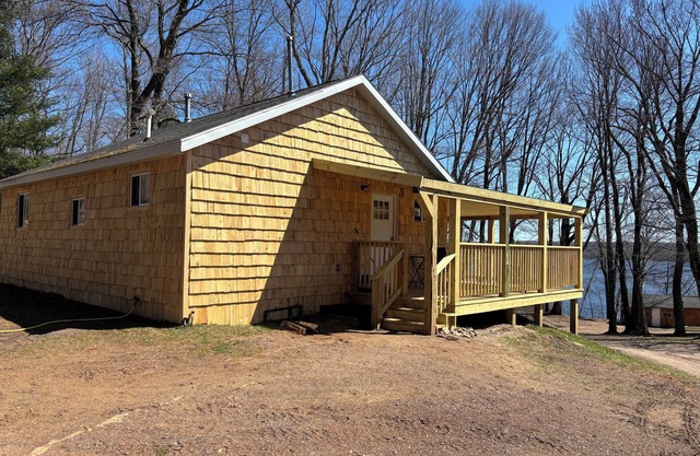 2 bedroom cabin on beautiful lakefront property with an outdoor hot tub