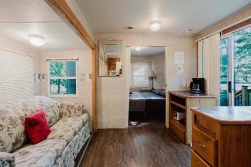2-bedroom Camper Trailer Cottage #1