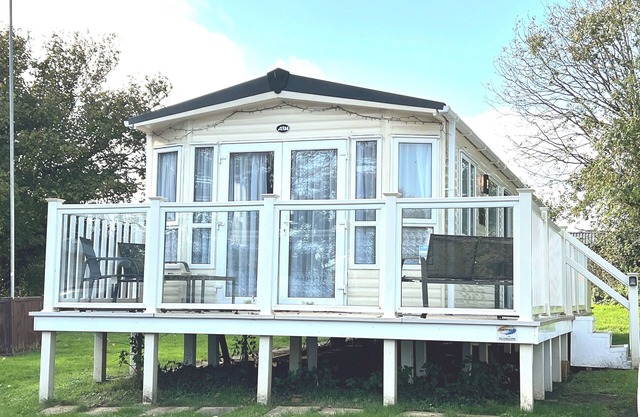 2 Bedroom Caravan NV13, Lower Hyde, Shanklin, Isle of Wight