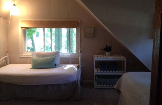 2 Bedroom Carriage house Fort Erie/Crescent Beach Ontario