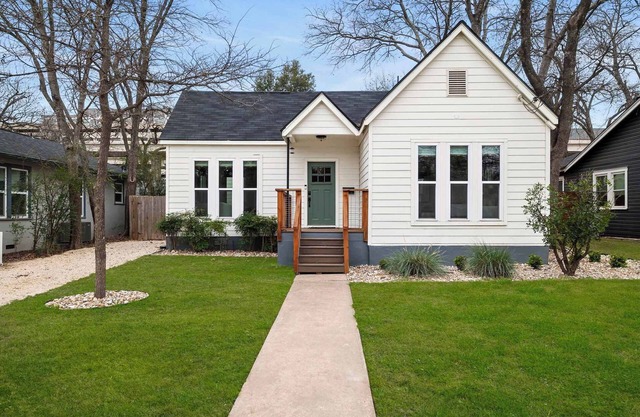 2 Bedroom Cherrywood Cottage | Firepit | Near UT