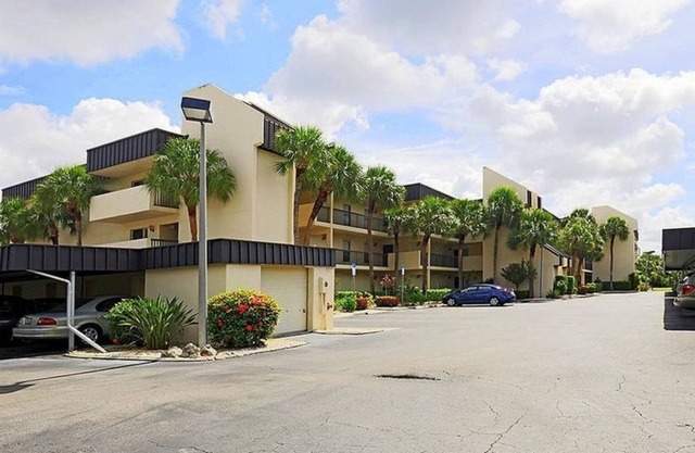 2 Bedroom Condo 72089 by Houzlet