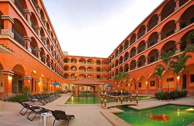 2 Bedroom Condo Close to Beach and Amenities