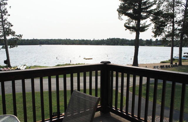 2 bedroom condo, great view of Duck Lake