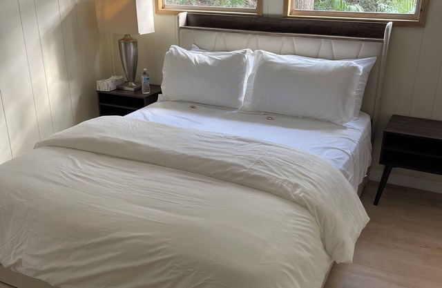 2-bedroom condo in Lake City with WiFi, AC