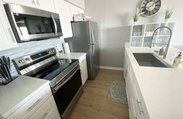2-bedroom condo on Galveston Seawall. Steps to the beach