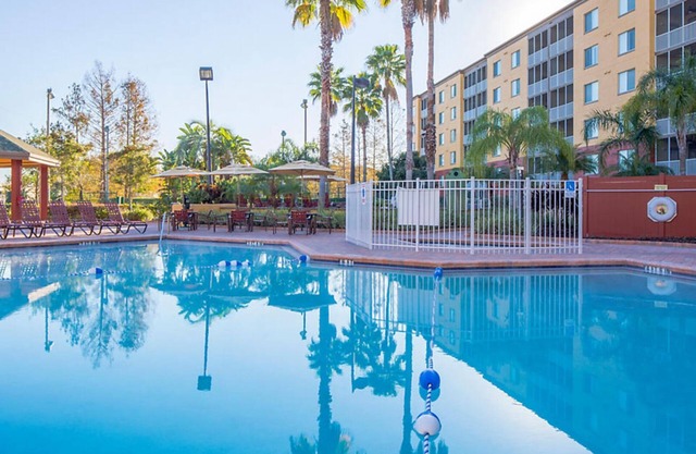 2 Bedroom Condo, Sleeps 8, Full Kitchen, at Orlando Sunshine Resort!
