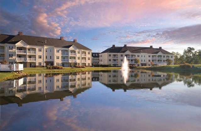 2 Bedroom Condo w/Full Kitchen at Williamsburg Governors Green!