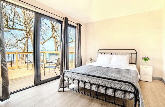 2 Bedroom Cottage #2: Willow Bay