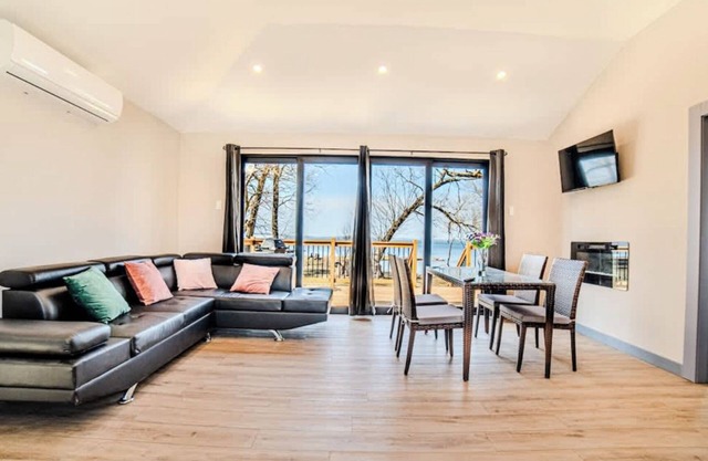 2 Bedroom Cottage #4: Willow Bay