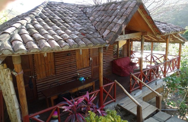 2 bedroom cottage, 3 blocks from beach and center of San Juan