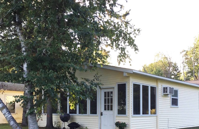 2 Bedroom Cottage On The Pond