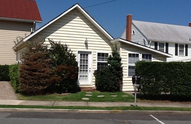 2 Bedroom Cottage - 2 blocks to Beach & Boardwalk