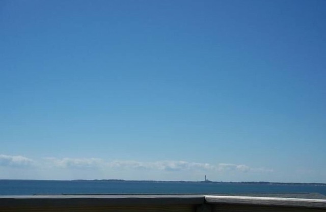 2 Bedroom Cottage with Ocean views inside and out on private wrap around deck!