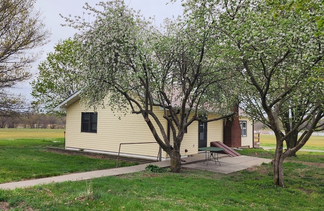 2-bedroom country cabin pet friendly and horse boarding