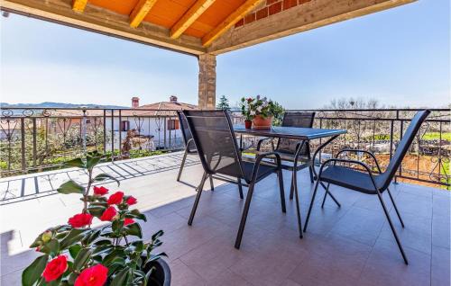 2 Bedroom Cozy Apartment In Labin